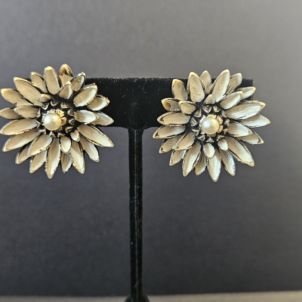 Elegant Floral Earrings